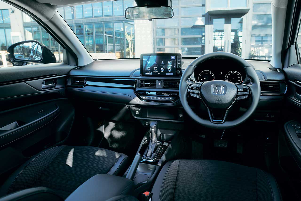 ホンダ、WR-Vに上質な室内空間を与える一部改良。ブラック基調の特別仕様車も新設定