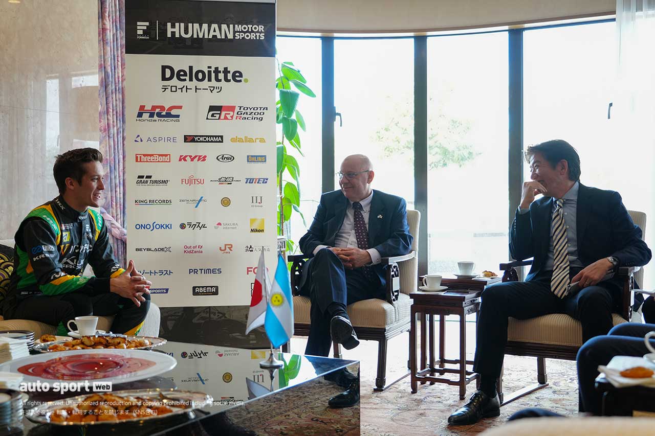 サッシャ・フェネストラズ、エドゥアルド・テンポーネ特命全権大使、上野禎久JRP社長