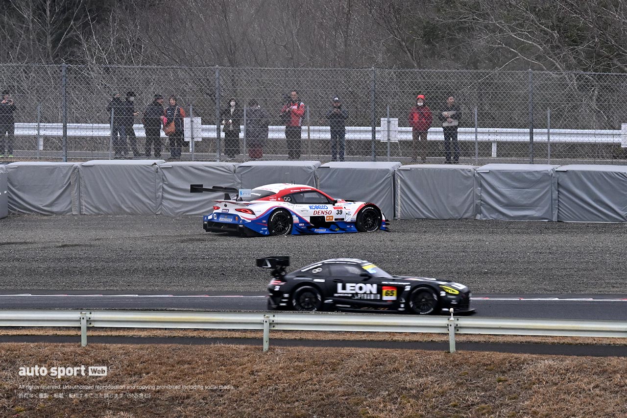 スーパーGT岡山公式テストがスタート。赤旗6回の荒れたセッションは前年王者がそれぞれトップタイム