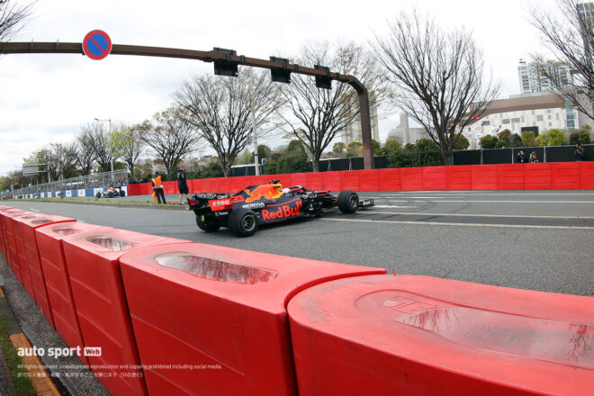 角田、フェルスタッペンらレッドブルファミリーがF1デモラン。お台場の観衆にホンダサウンドを届ける