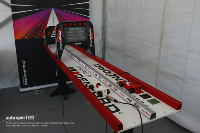 STEM Racingブースのリアクションタイムチャレンジ