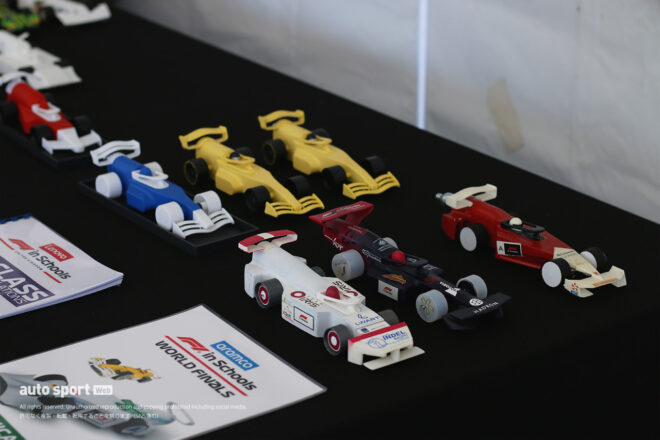 STEM RacingのミニチュアF1カー
