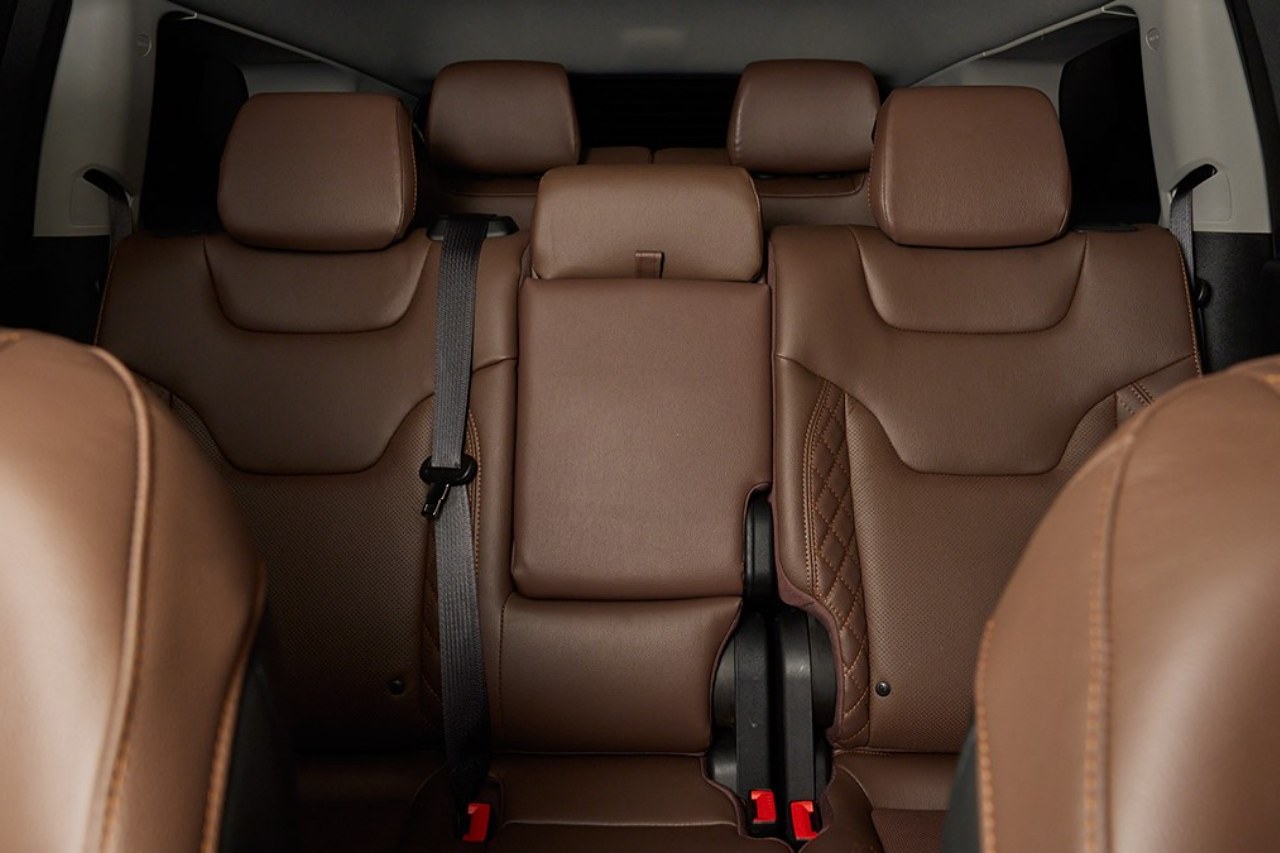 ジープ、3列SUV『コマンダー』にダック含む人気オプション満載の限定車“Freedom Edition”を設定