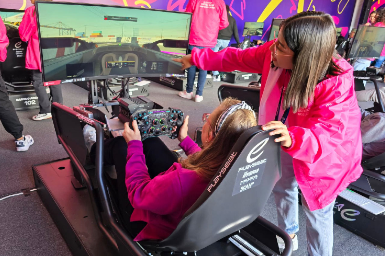 女性たちをフォーミュラEの舞台裏へ招待！フォーミュラE東京大会でガールズ・オン・トラック開催