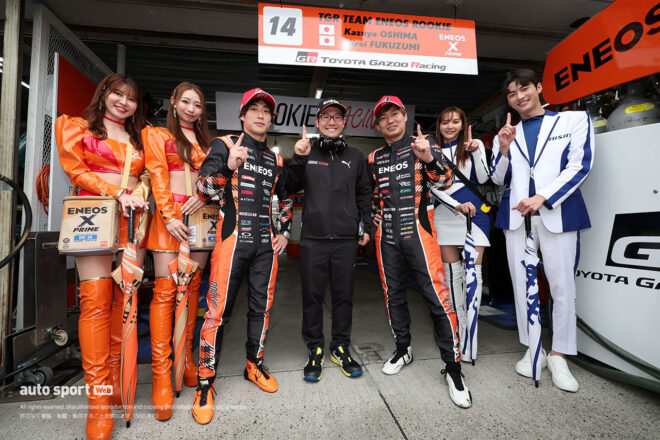 ルポジション獲得を喜ぶTGR TEAM ENEOS ROOKIE／2025スーパーGT第1戦岡山
