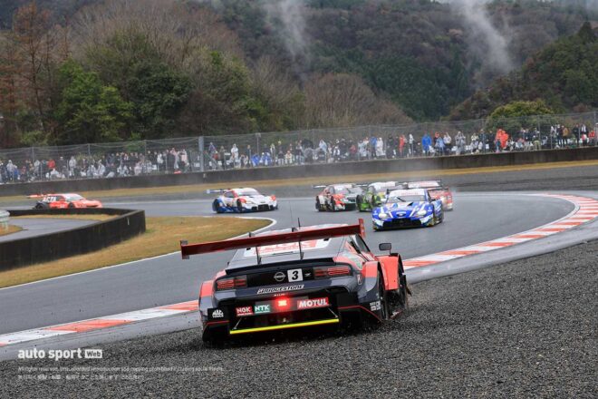 グラベルにスタックしたNiterra MOTUL Z