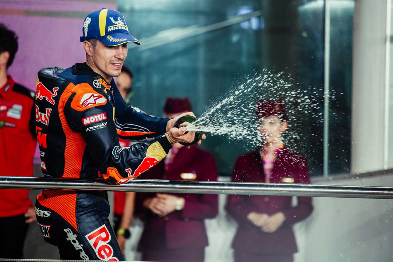 2位でゴールのビニャーレス、タイヤ内圧違反で14位に。16秒加算ペナルティでKTM初表彰台は持ち越し／MotoGP第4戦カタールGP