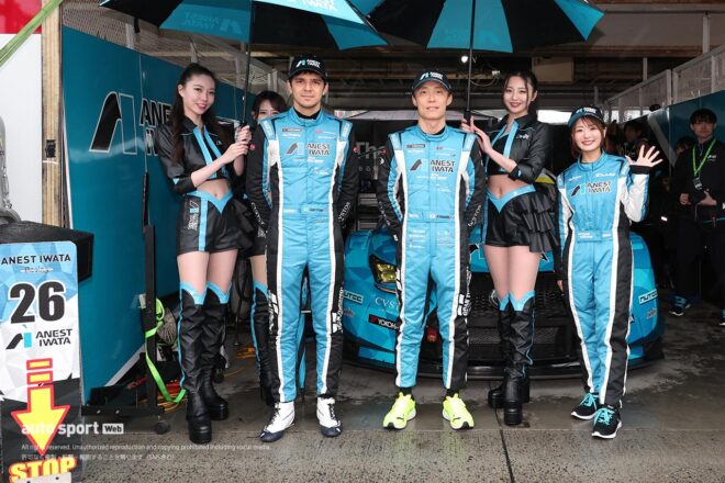 ほぼ全部見せます。2025年スーパーGTドライバーたちのレーシングスーツ姿＆レースアンバサダー（2）