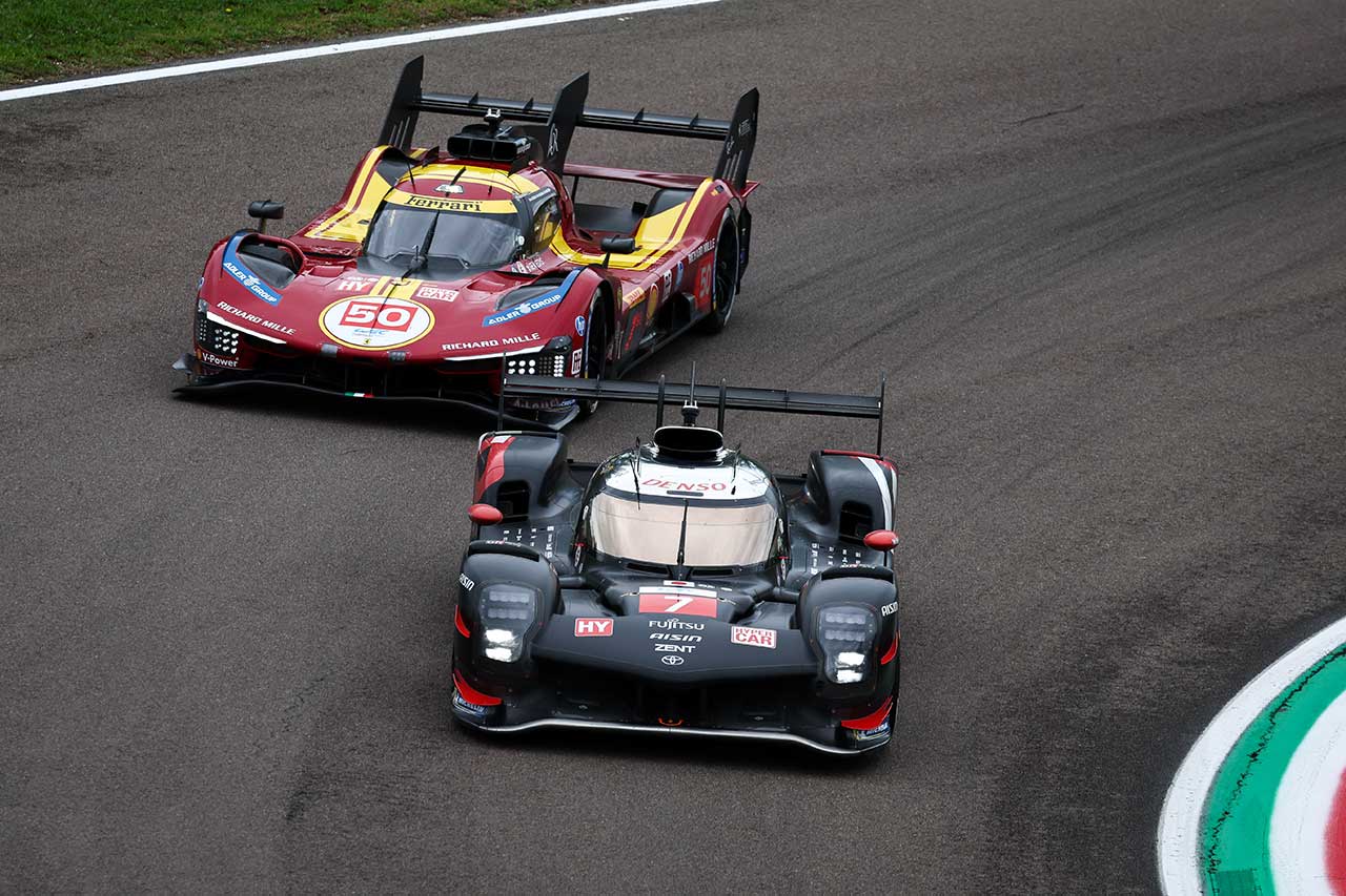 7号車トヨタGR010ハイブリッド（TOYOTA GAZOOと50号車フェラーリ499P