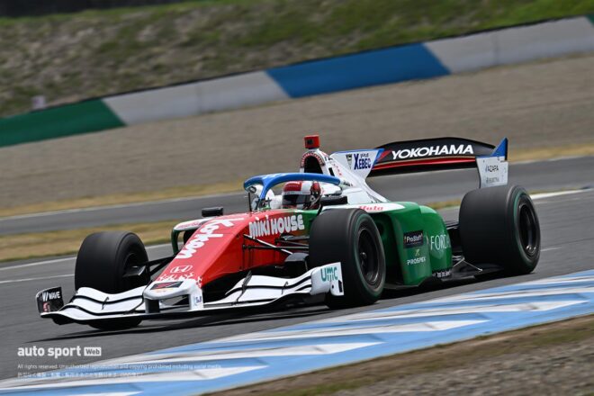 カヌー競技メダリストの羽根田卓也がスーパーフォーミュラ第3戦もてぎを訪問。JUJUにエール