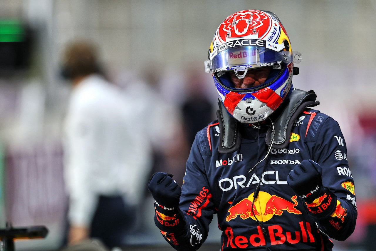 フォロワー数2.4億のVIP、ド派手衣装で登場／望外のポールに笑いこぼれる【SNSピックアップF1第5戦（2）】