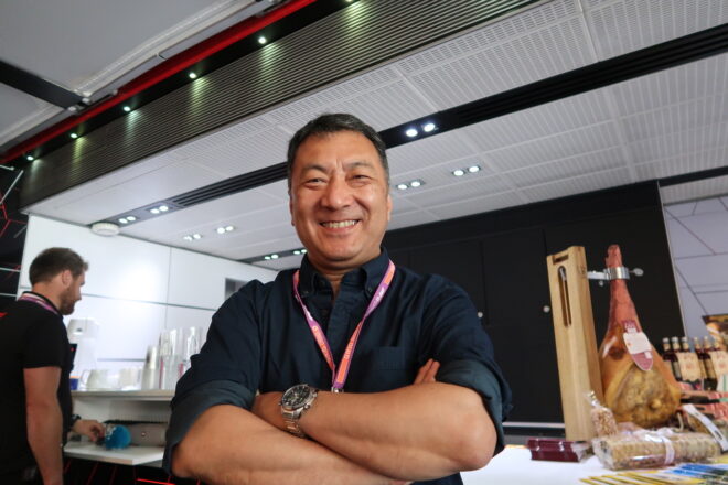 “塗る”ではなく“貼る”、F1カラーリング最新事情に潜入──『尾張正博エフワン限定便』第8回配信中！