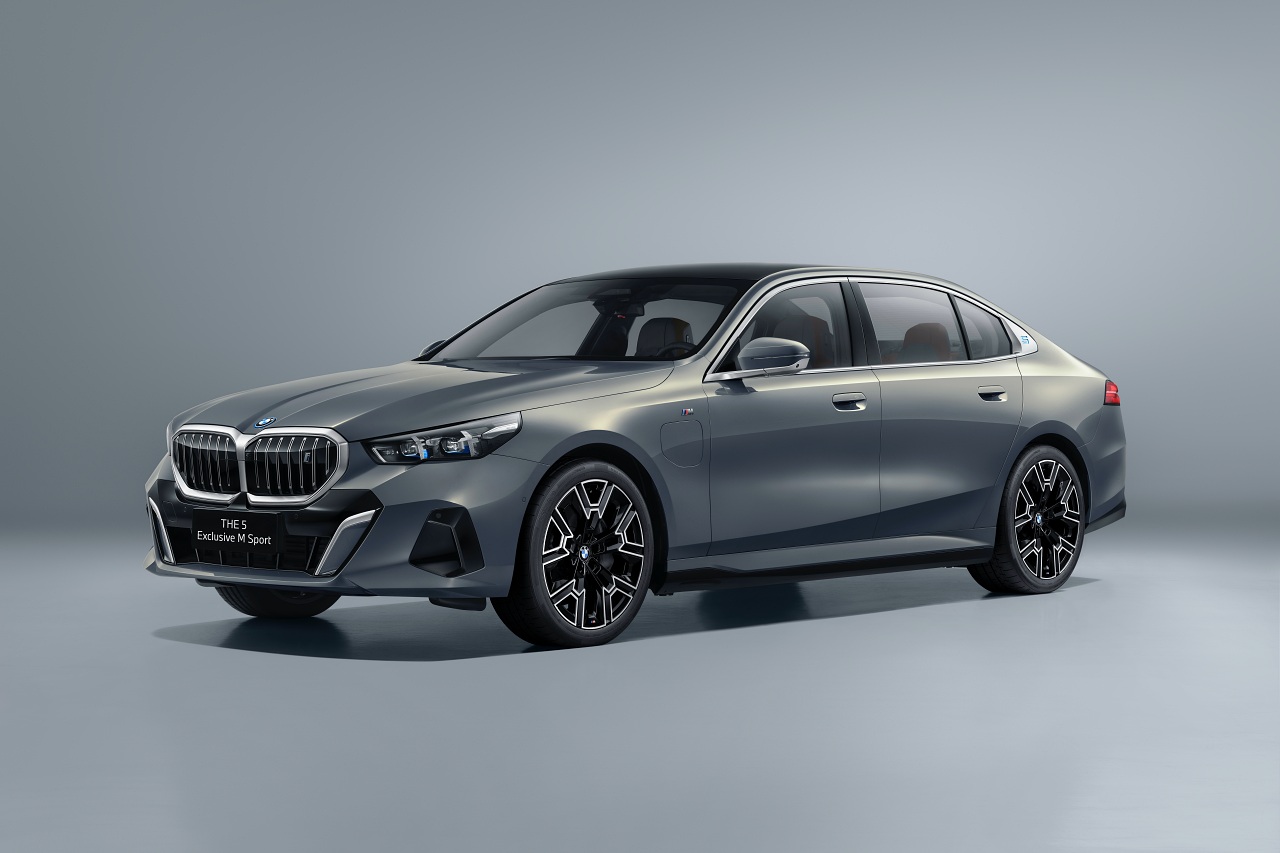 BMW、現行『5シリーズ』にロングホイールベース版を導入。専用”Exclusive M Sport”の名称を採用