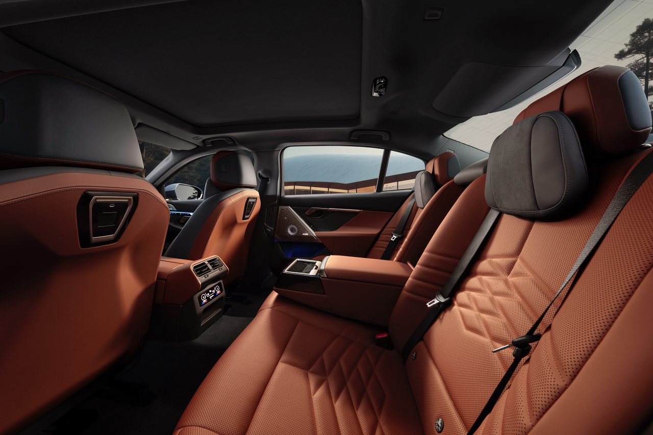 BMW、現行『5シリーズ』にロングホイールベース版を導入。専用”Exclusive M Sport”の名称を採用