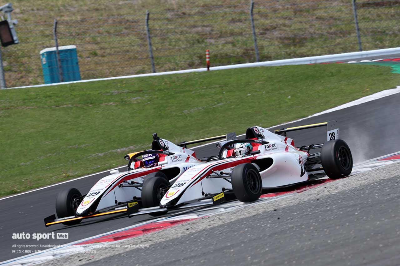 鈴木斗輝哉と梅垣清（TGR-DC RS F4）