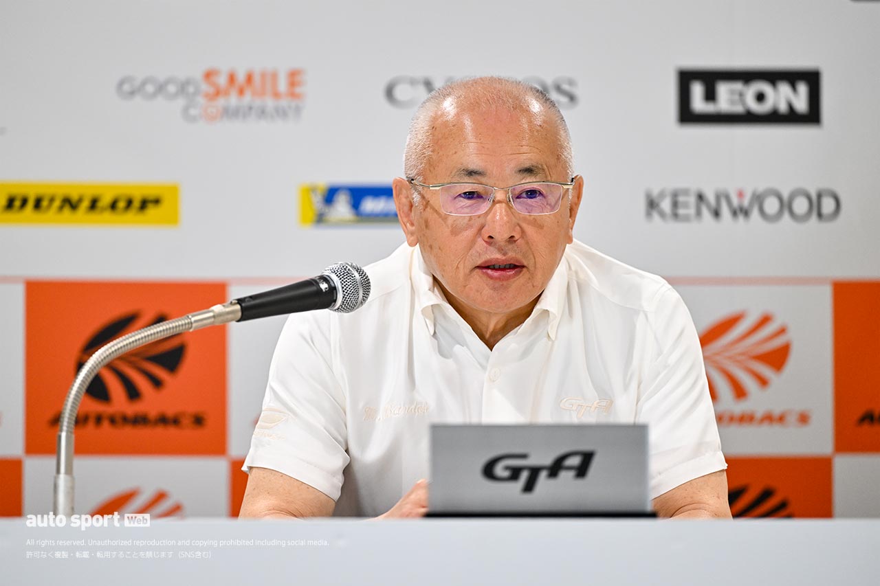 2025年から採用されたタイムペナルティについてGTA坂東正明代表が説明「黒白旗とドライブスルーの間と理解いただければ」