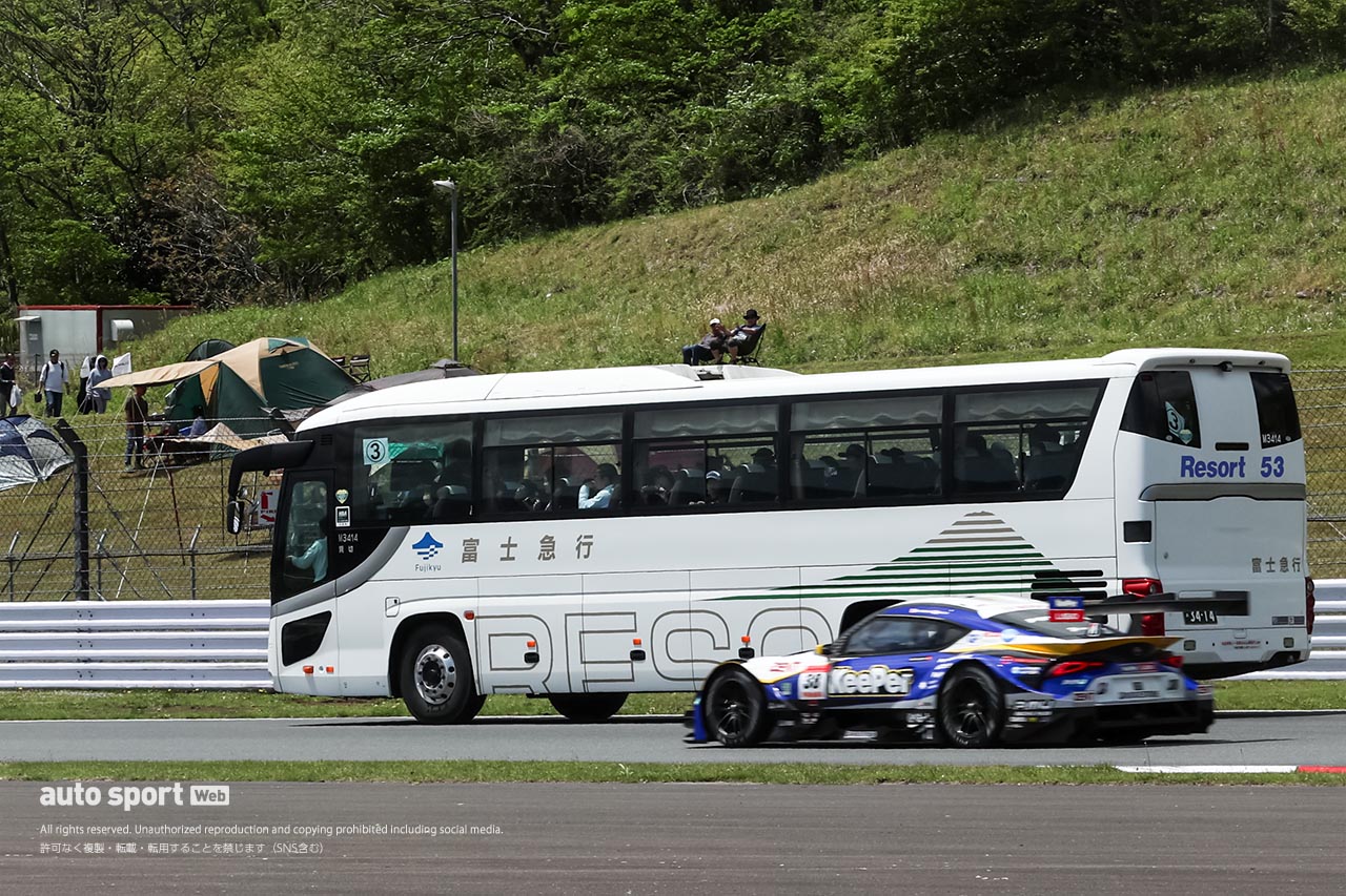 太田格之進の特別ガイドにドッカン湧き。満席御礼のオートスポーツWeb読者限定サーキットサファリが今年も開催