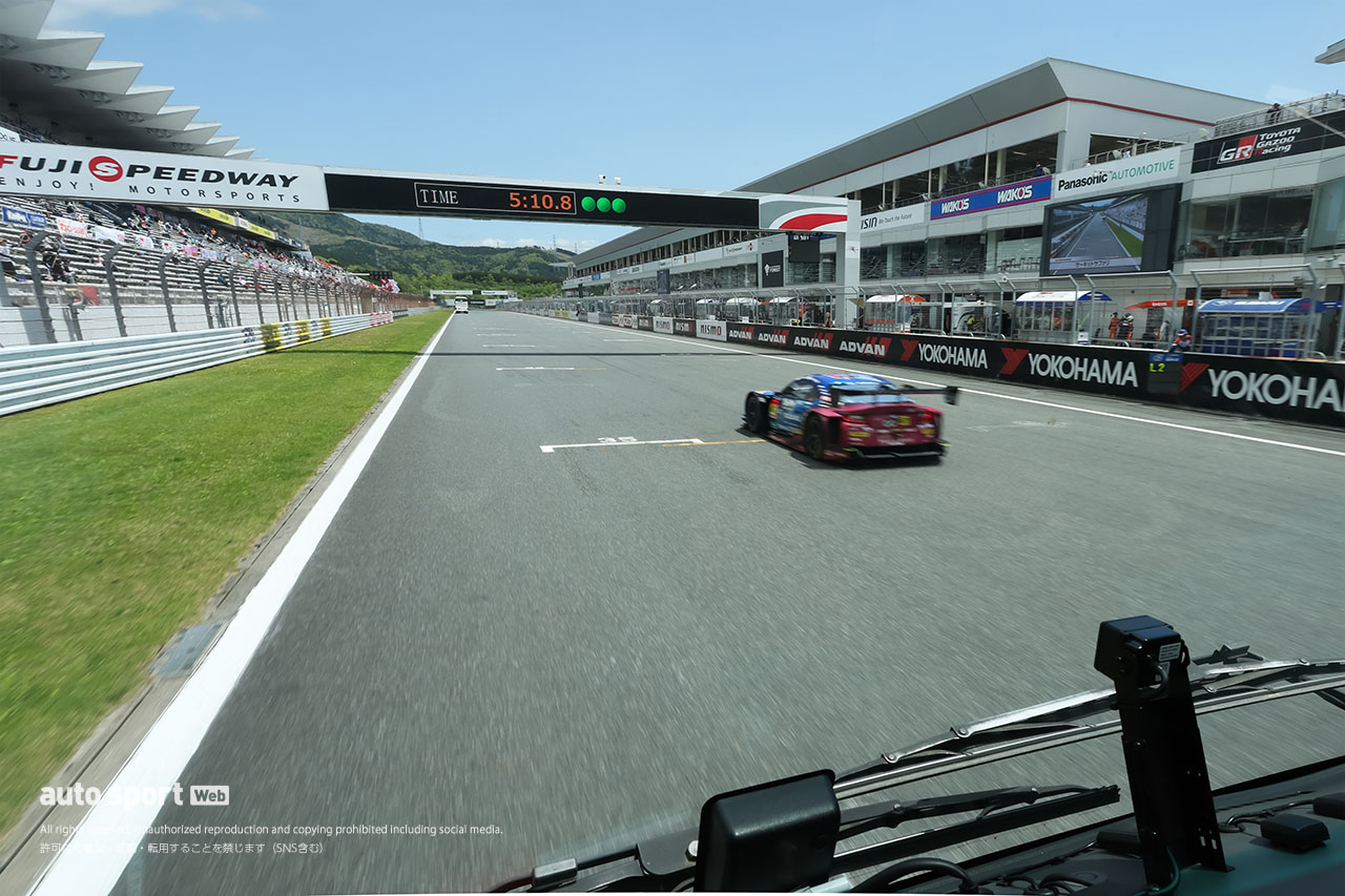 太田格之進の特別ガイドにドッカン湧き。満席御礼のオートスポーツWeb読者限定サーキットサファリが今年も開催