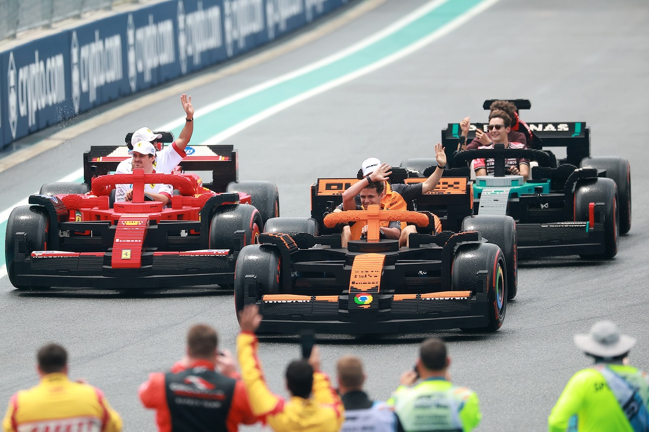 レゴカーでのF1ドライバーズパレード