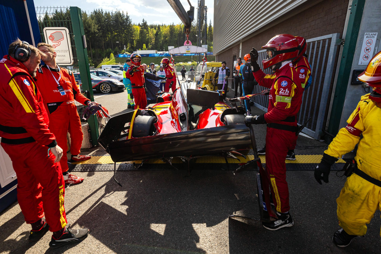 クラッシュ続出、前戦ウイナー51号車フェラーリもスパの餌食に。波乱のFP2は“王者”ポルシェが最速