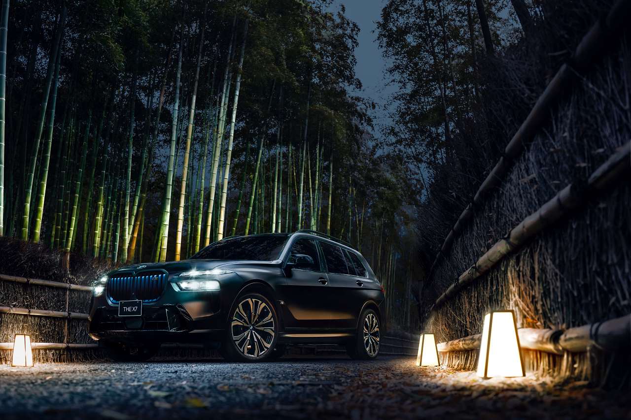 BMW、漆黒に仕立てた日本専用車『X7 BLACK-α』を限定発売。男子プロツアーの賞典にも供与