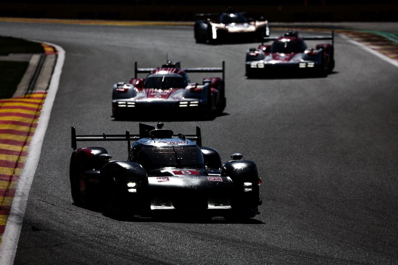 迫るアルピーヌに動じず、フェラーリがチーム力で連勝伸ばす。トヨタは戦略駆使し予選下位から挽回【WECスパ決勝レポート】