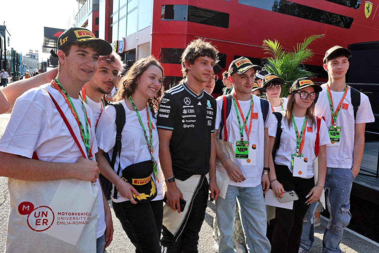 アントネッリ、卒業旅行でクラスメイトを招待／おしどり夫婦ライコネン【SNSピックアップF1第7戦（2）】