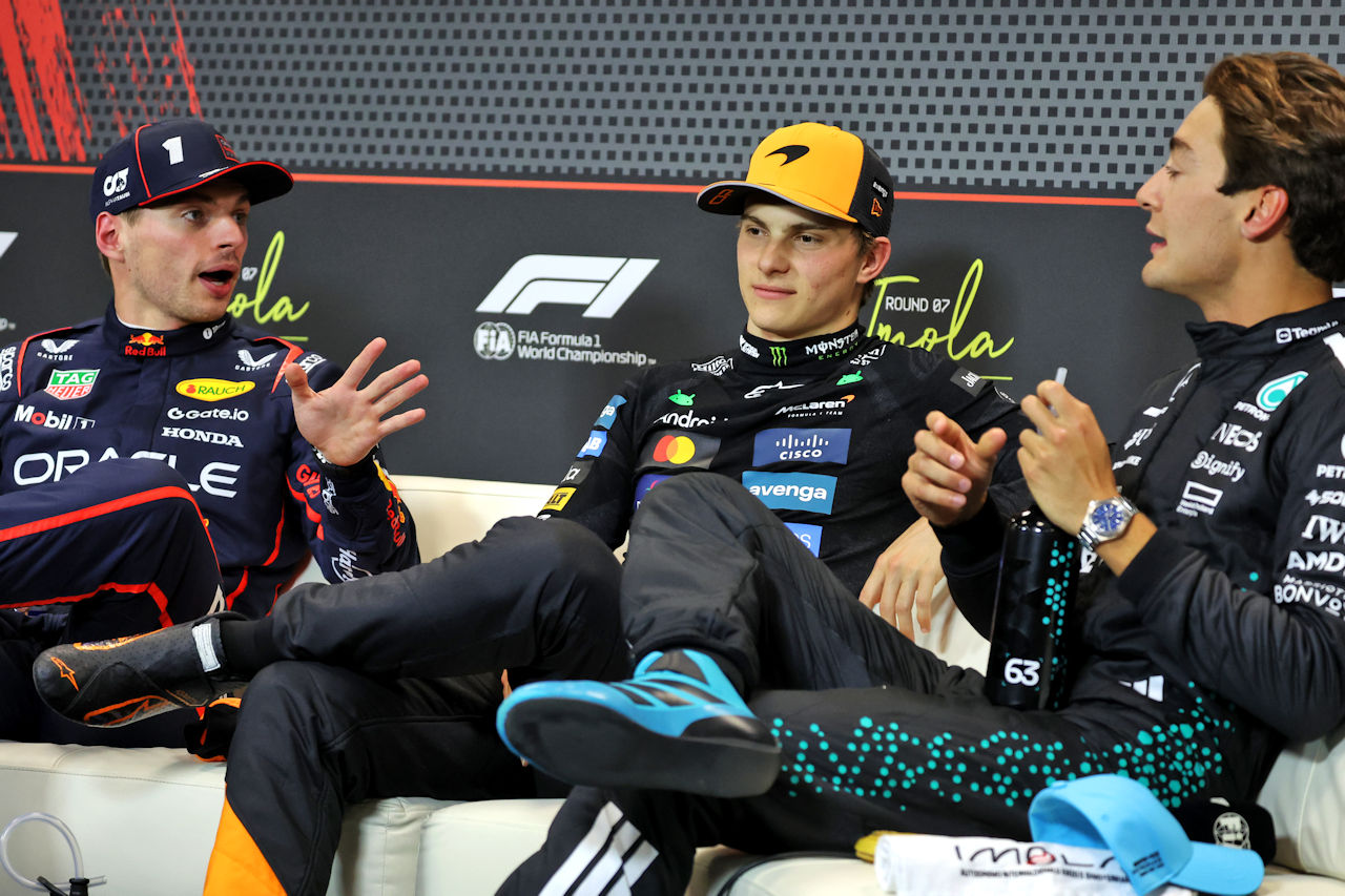 予選トップ3のオスカー・ピアストリ（マクラーレン）、マックス・フェルスタッペン（レッドブル）、ジョージ・ラッセル（メルセデス）