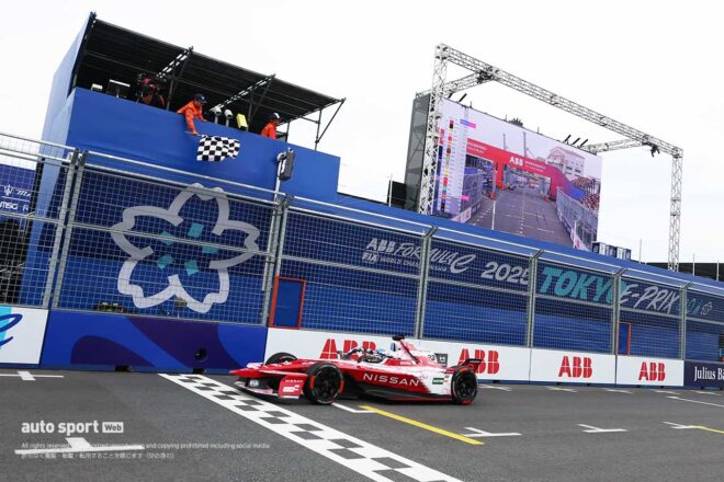 ニッサンが母国初優勝。ローランド、東京で乱戦制しポール・トゥ・ウイン【フォーミュラE第9戦決勝】