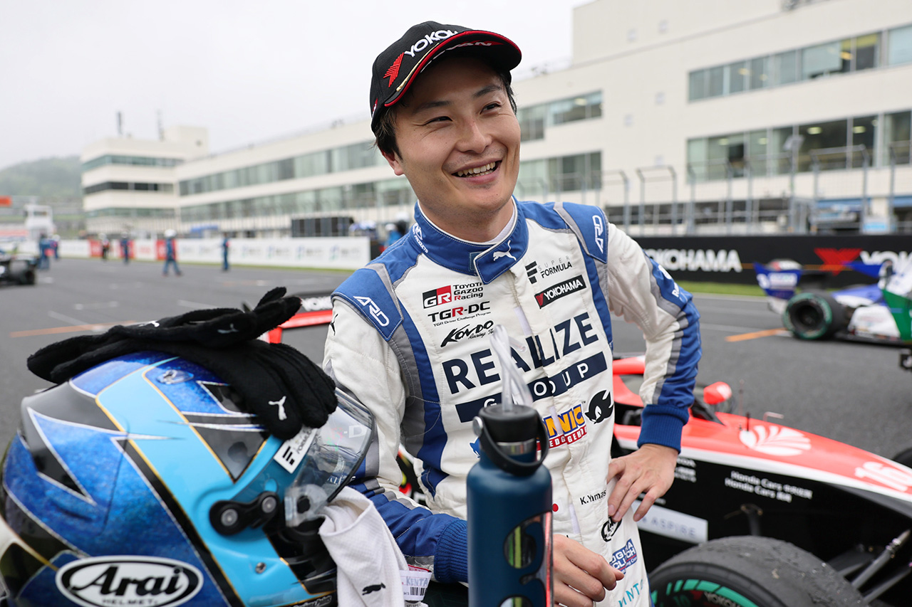 ライバルの連勝を止めた坪井「流れが変わったかも」。野尻は予選のウイング破損を悔やむ【SF第5戦決勝会見】