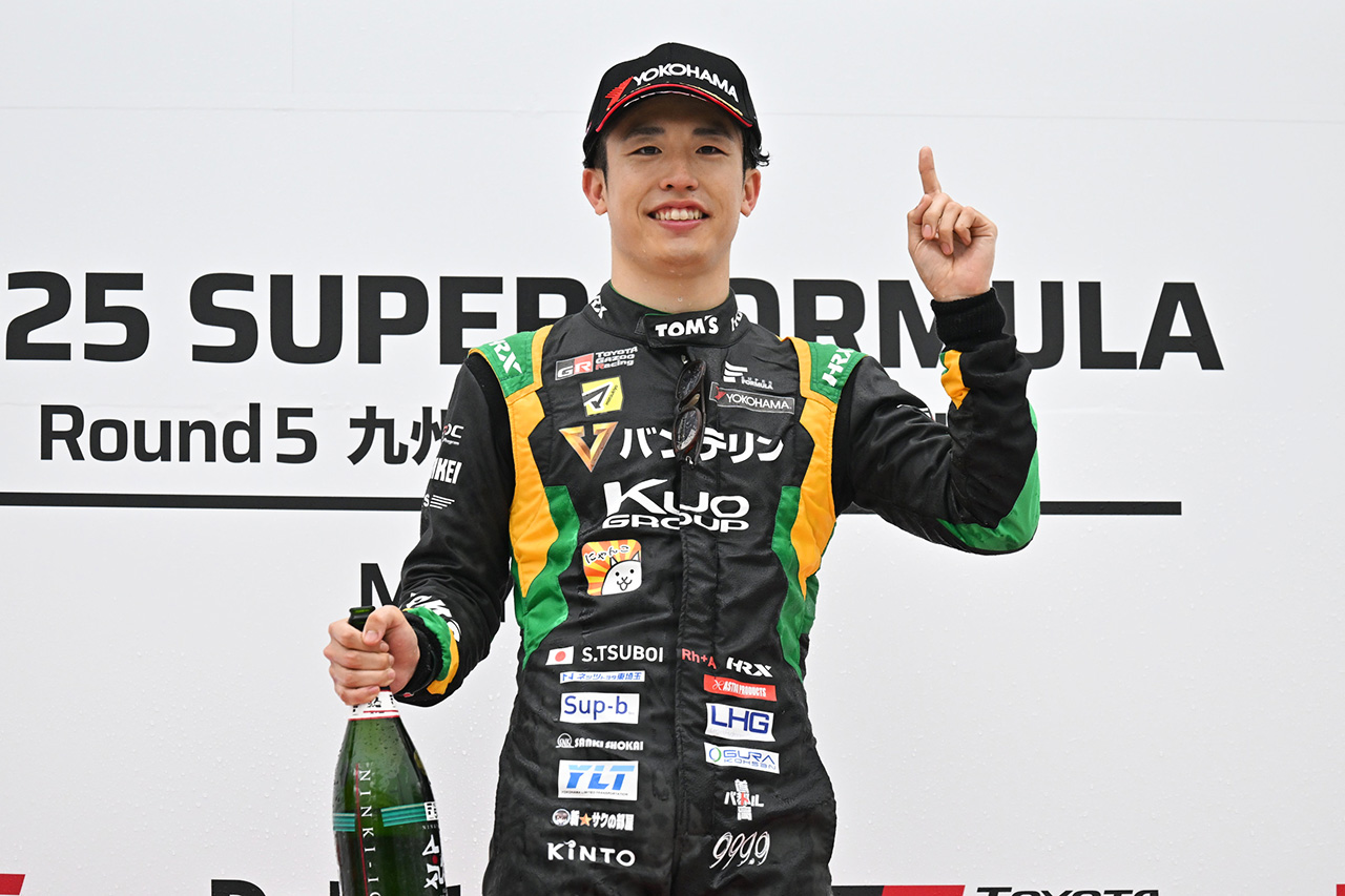 ライバルの連勝を止めた坪井「流れが変わったかも」。野尻は予選のウイング破損を悔やむ【SF第5戦決勝会見】