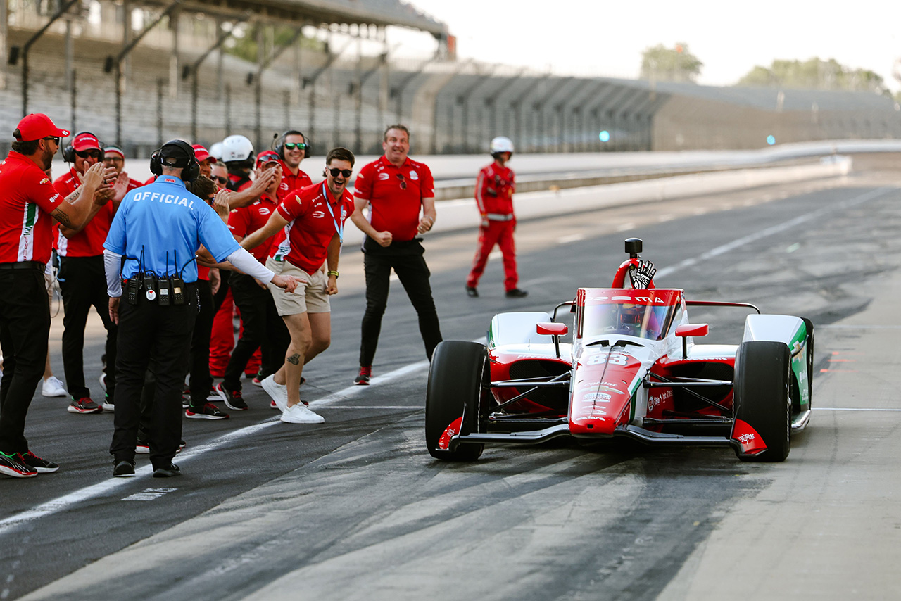 オーバル初挑戦のシュワルツマンがポール獲得の大躍進。琢磨は自己ベストグリッド2番手／第109回インディ500予選2日目