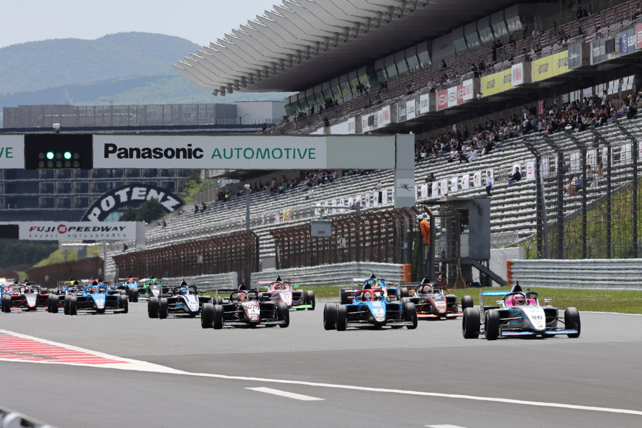 2025年 KYOJO CUP開幕戦　ファイナルレースのスタート