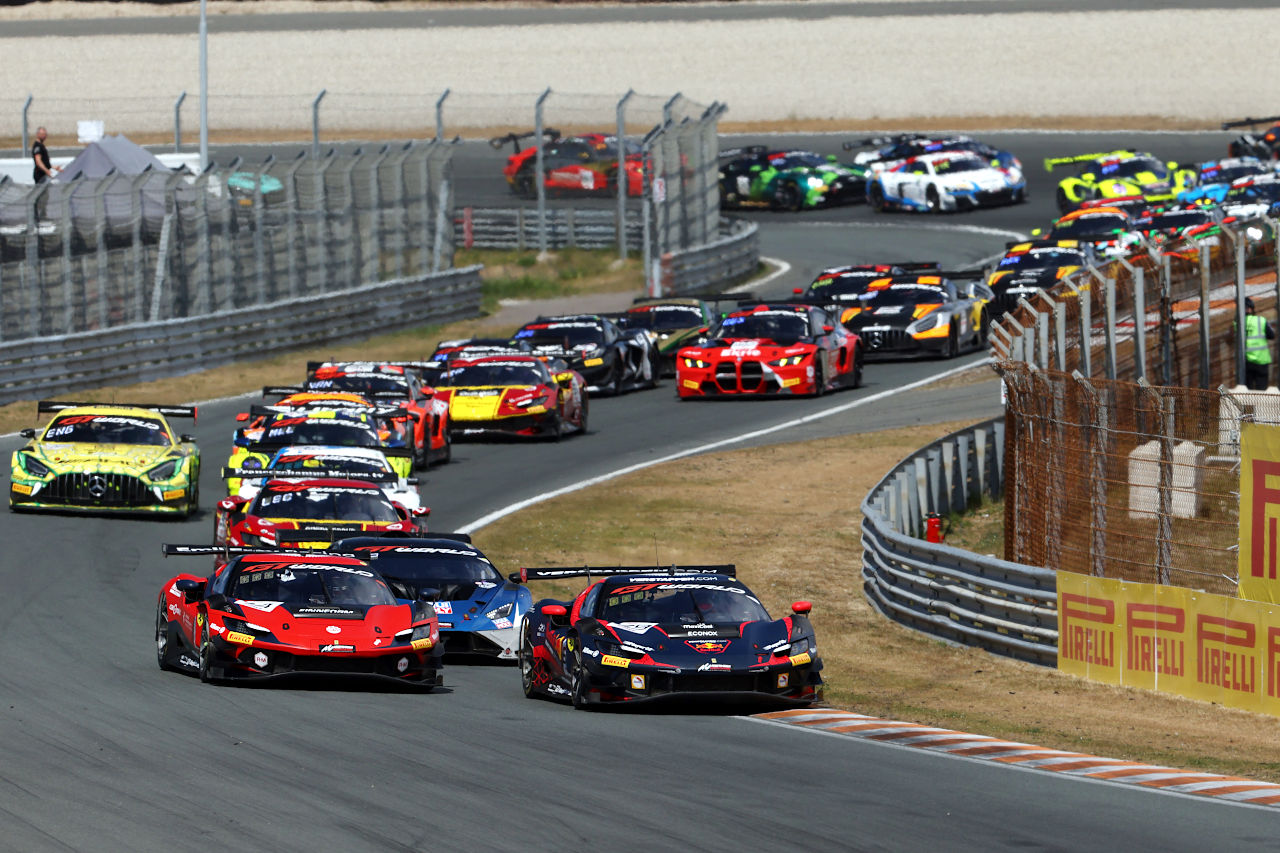王者WRT、チーム一丸の逆転勝利。レース1はルトロニック・ポルシェが制す／GTWCヨーロッパ第3戦ザントフォールト