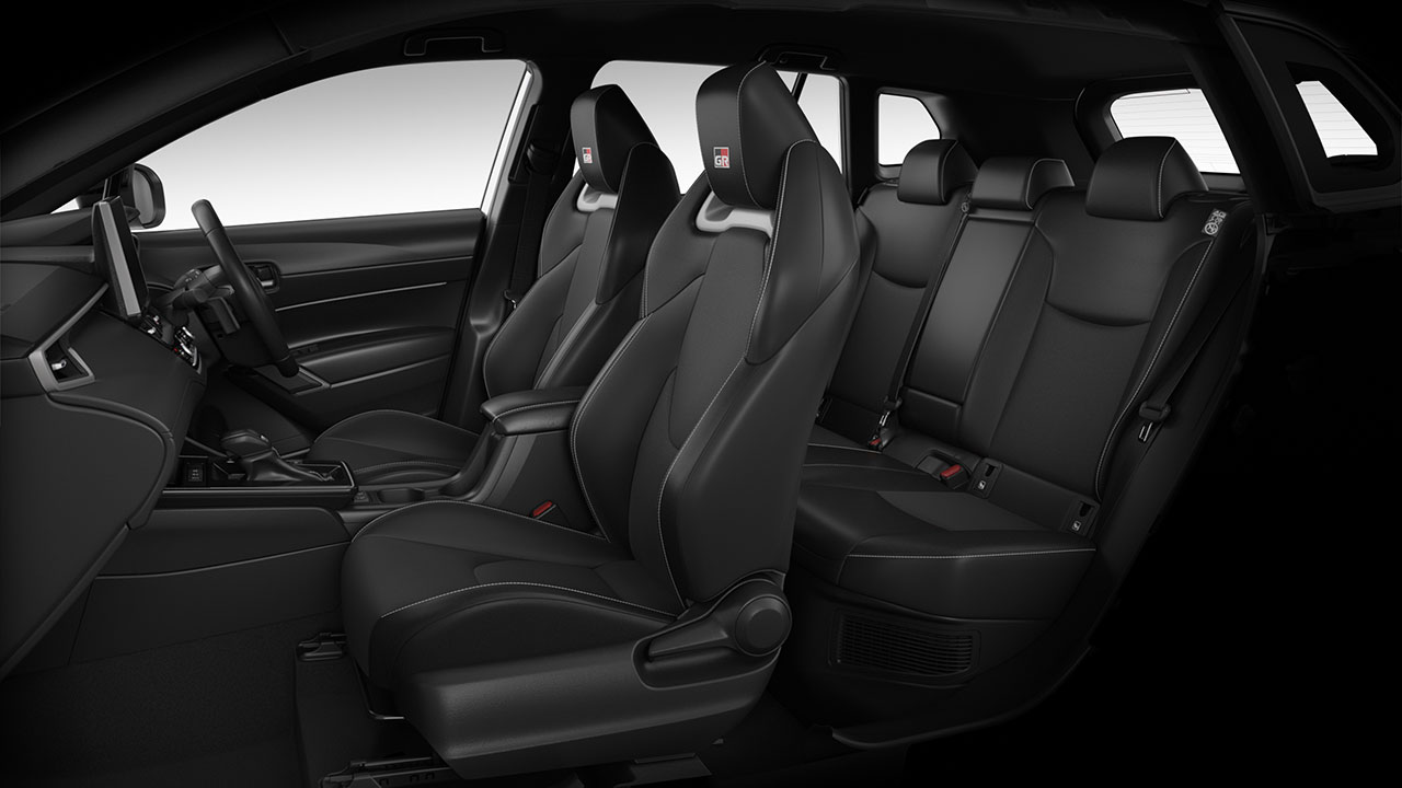 トヨタ・カローラクロスにGRスポーツが新設定。ボディ剛性強化や足回りのチューニングで走行性能アップ