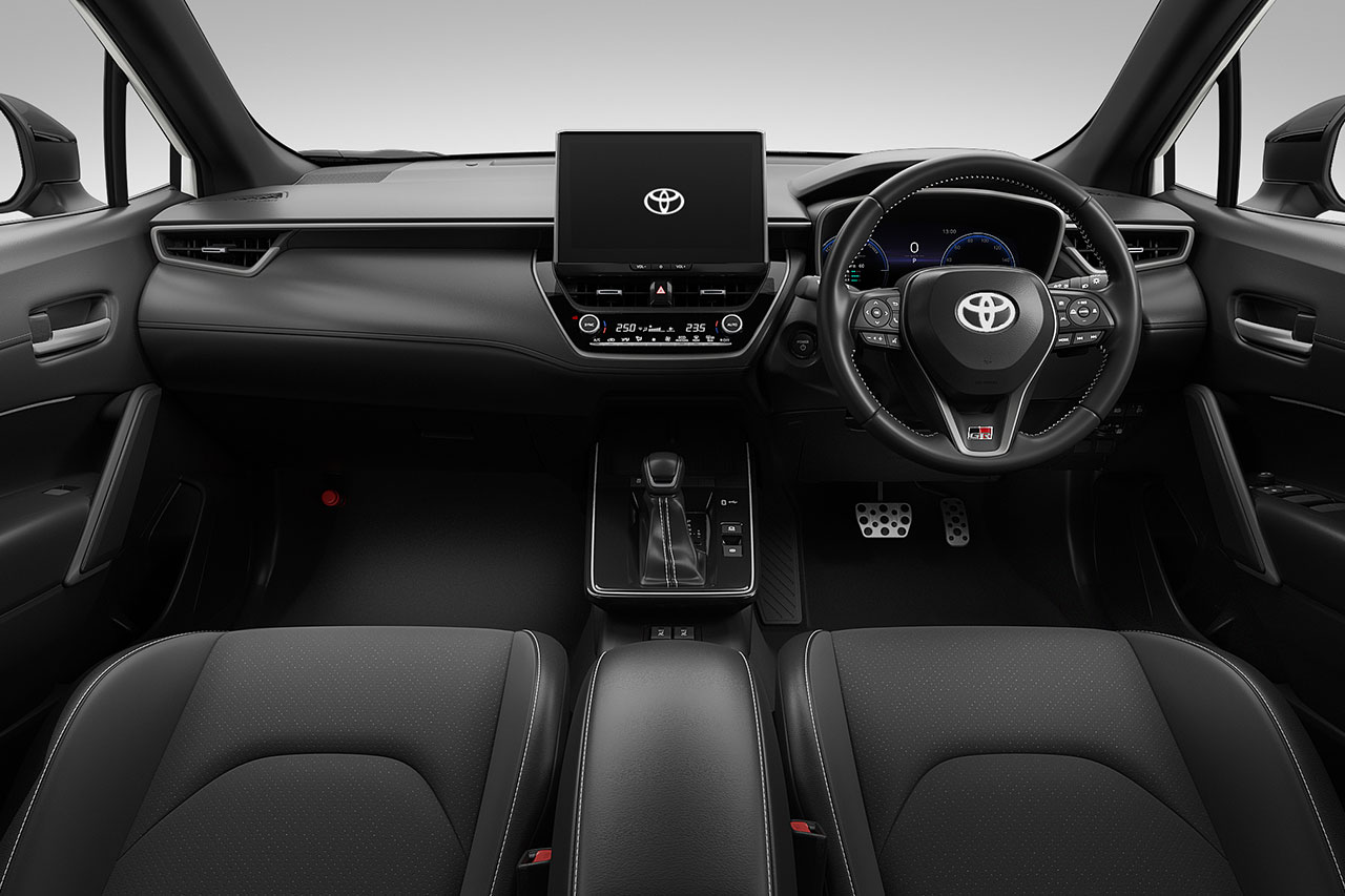 トヨタ・カローラクロスにGRスポーツが新設定。ボディ剛性強化や足回りのチューニングで走行性能アップ