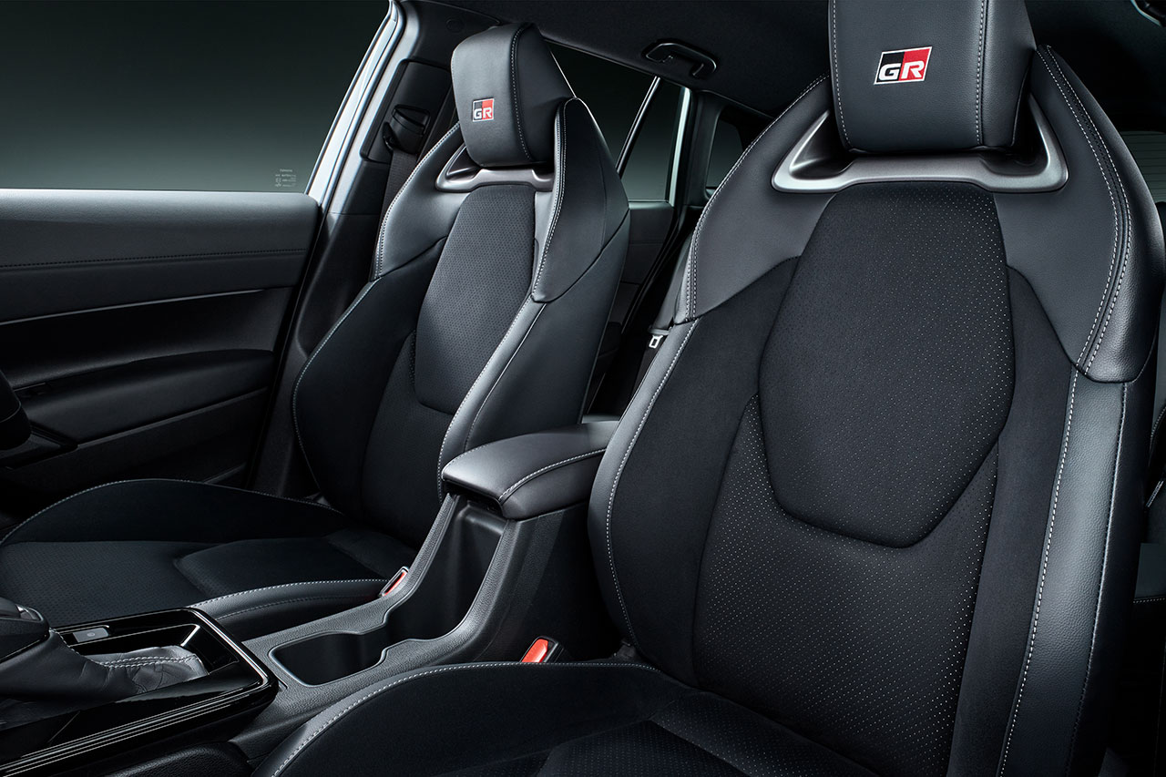 トヨタ・カローラクロスにGRスポーツが新設定。ボディ剛性強化や足回りのチューニングで走行性能アップ