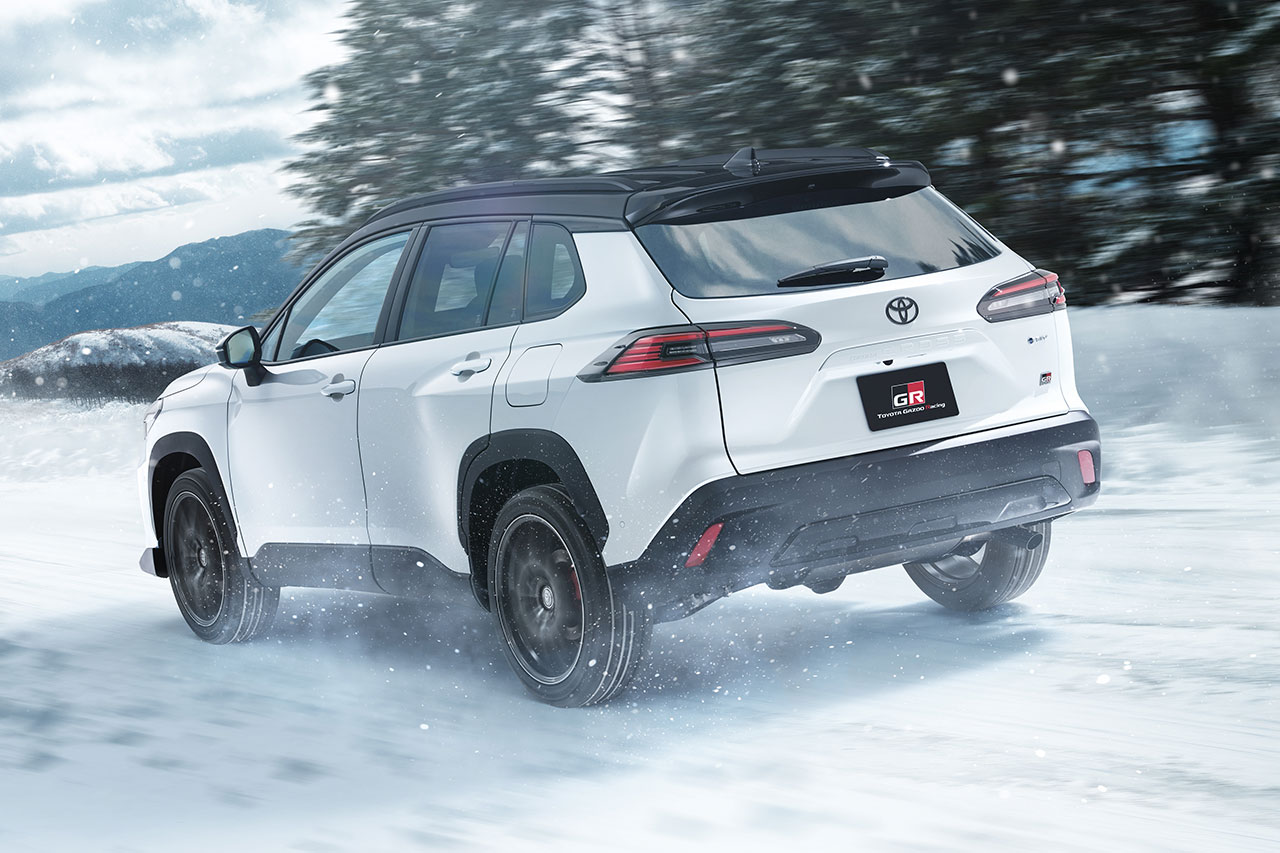 トヨタ・カローラクロスにGRスポーツが新設定。ボディ剛性強化や足回りのチューニングで走行性能アップ