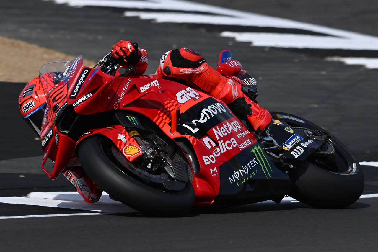 クアルタラロが3連続ポール。M.マルケスは最終周のミスで2列目／MotoGP第7戦イギリスGP