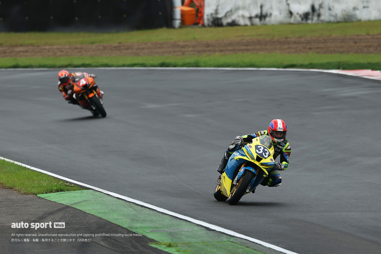 亀井がウエットを攻略し初優勝。ナカリン猛追も届かず／2025全日本ロード第2戦SUGO ST1000 決勝