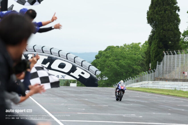 中須賀が浦本を下し連勝。タイトル争いで大きくリード／2025全日本ロード第2戦SUGO JSB1000 レース2