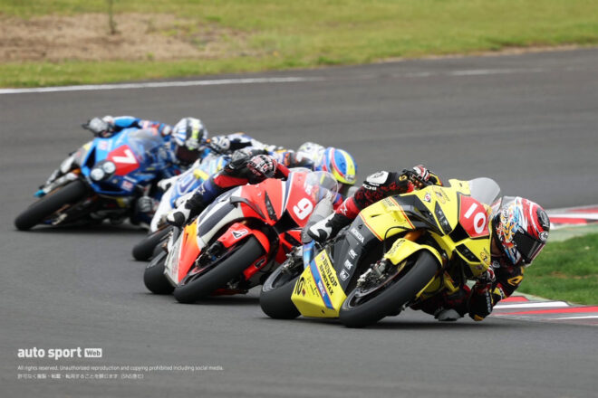 中須賀が浦本を下し連勝。タイトル争いで大きくリード／2025全日本ロード第2戦SUGO JSB1000 レース2