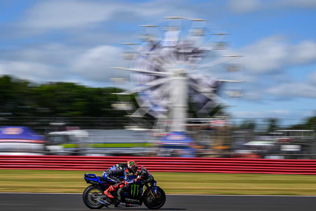 ベゼッチ、アプリリアで初優勝。独走クアルタラロはトラブルで無念の離脱／MotoGP第7戦イギリスGP