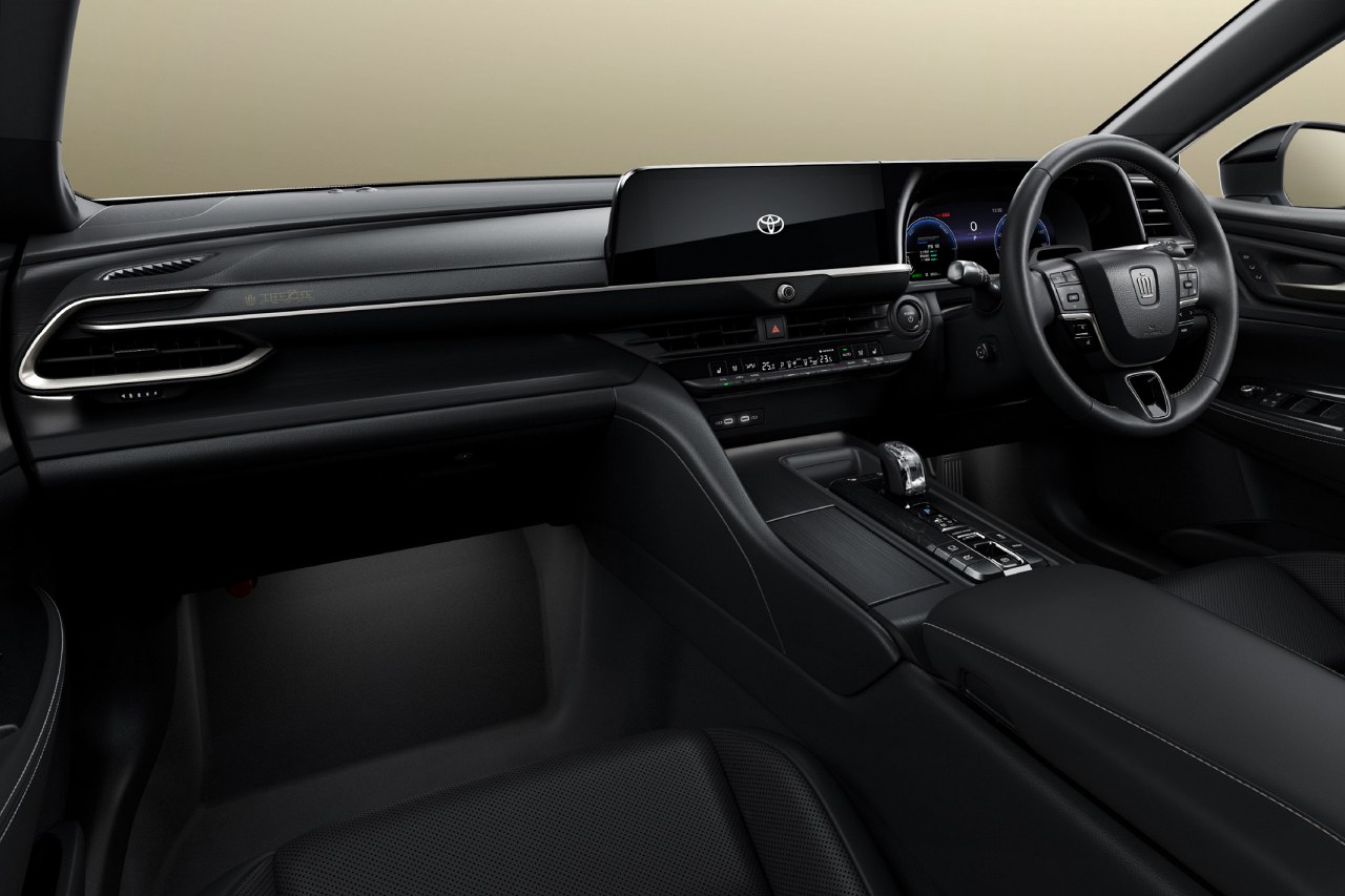 トヨタ、誕生70周年の『クラウン・セダン』に2種類の特別仕様車を設定。HEV、FCEVの双方を用意