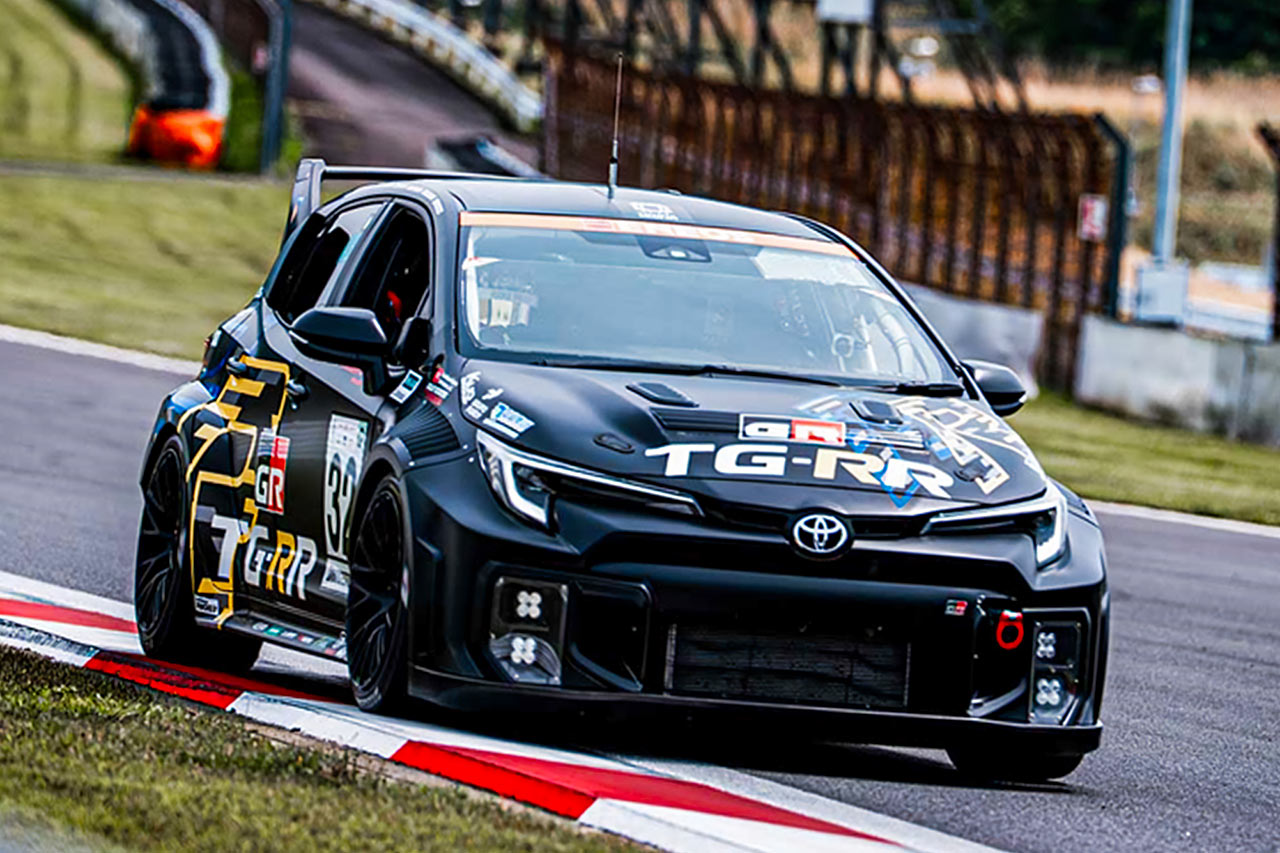トヨタROOMYがスーパー耐久富士24時間でROOKIE Racingとコラボ
