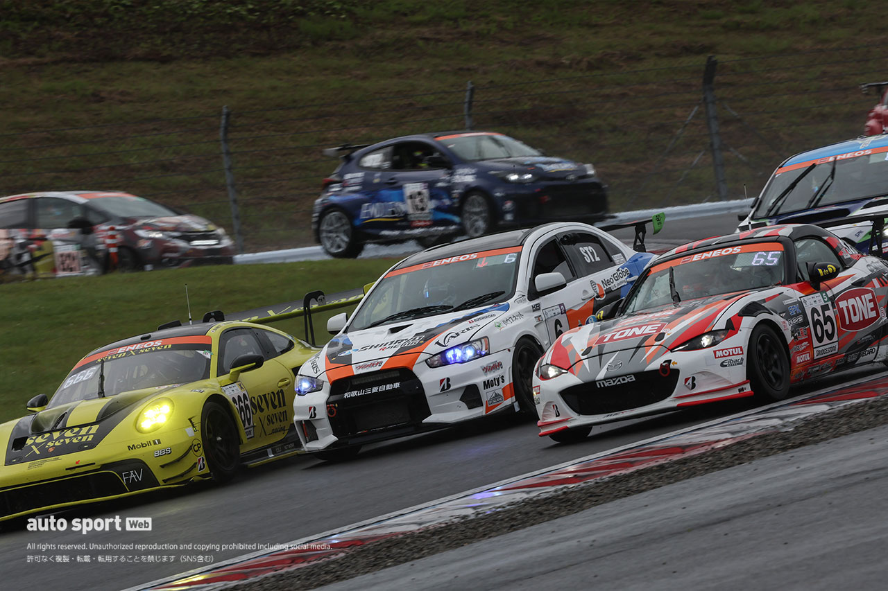 2025スーパー耐久第3戦富士24時間　決勝レースの様子