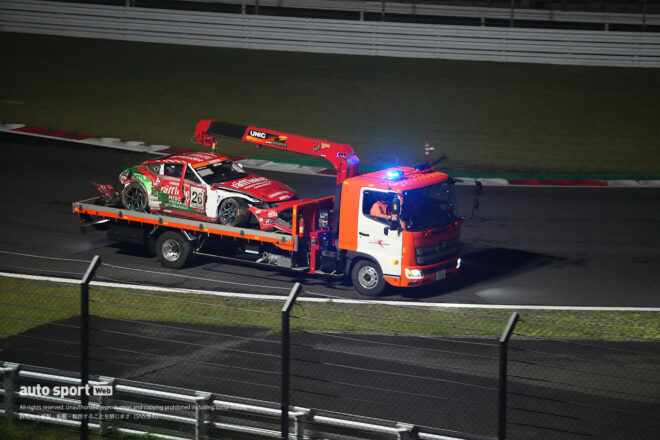 26号車raffinée日産メカニックチャレンジZ NISMO GT4がクラッシュで全損に。富士24時間決勝の夜間走行中に接触