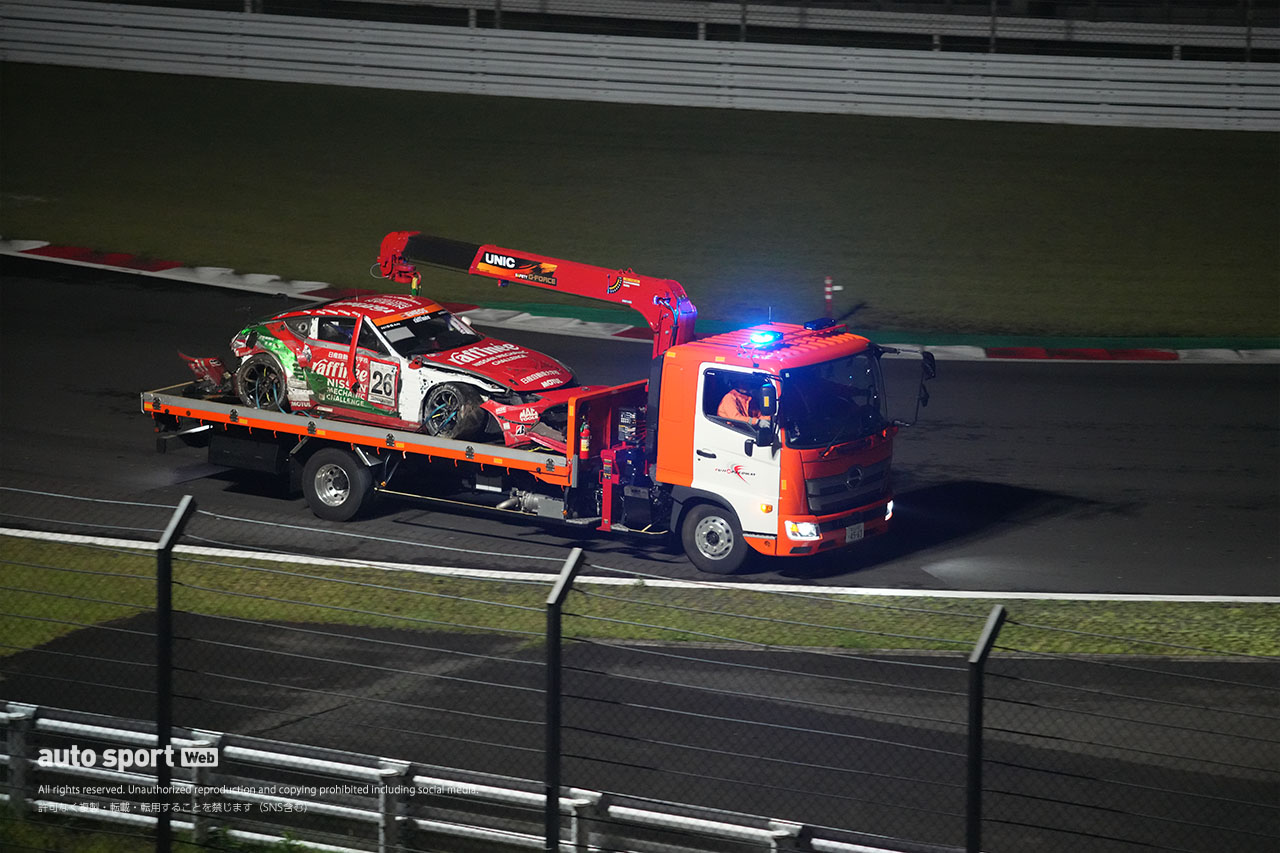 26号車raffinée日産メカニックチャレンジZ NISMO GT4がクラッシュで全損に。富士24時間決勝の夜間走行中に接触