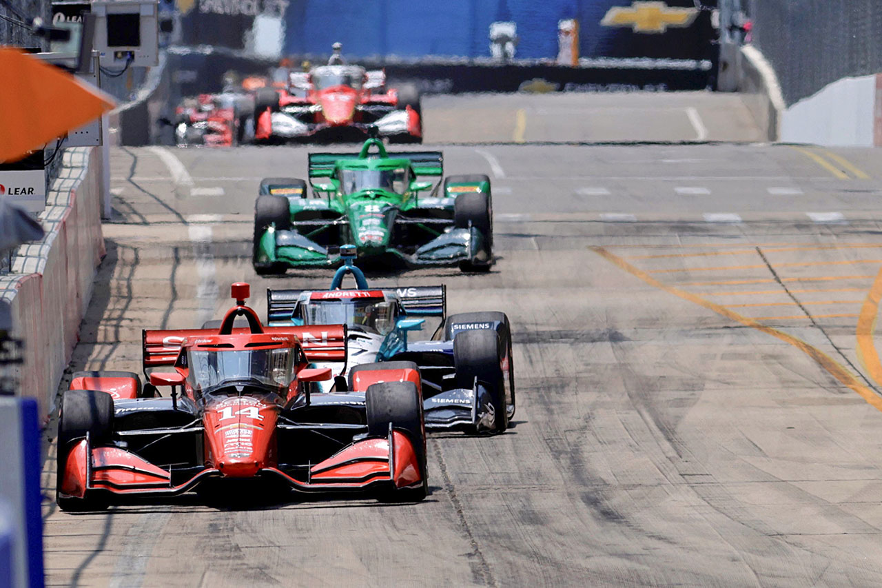 ダメージを負いながらもオーバーテイク連発。シボレーの本拠地デトロイトでホンダ勢カークウッド躍動、今季2勝目／インディカー第7戦