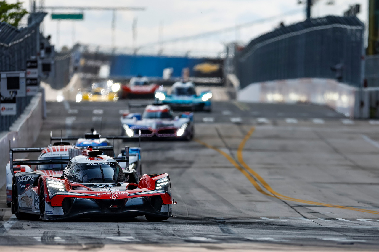 アキュラに勝利をもたらした残り数分の逆転劇。バン・デル・ザンデがバトルを振り返る／IMSAデトロイト